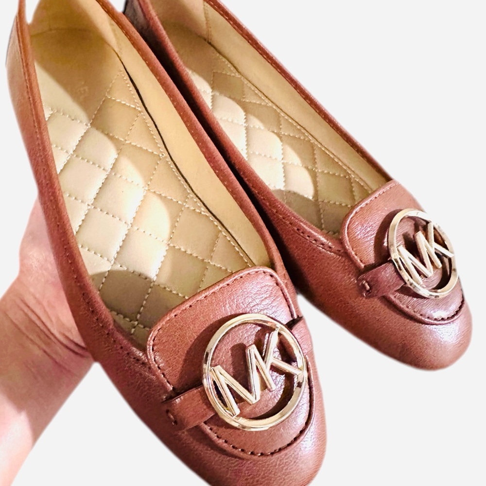 MICHAEL KORS Lillie Moccasin Luggage Gold Emblem Size 5.5 - Picture 8 of 9